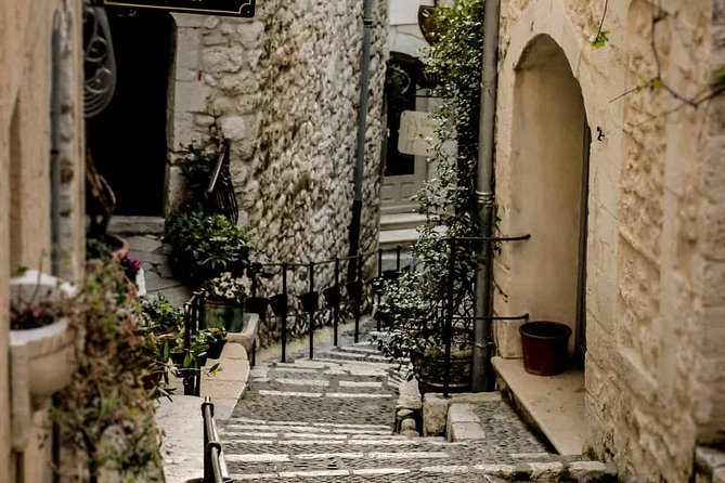 Eze, Saint-Paul-de-Vence & Monaco Private Full-Day Tour - The Formula 1 circuit drive: seeing the track features up close