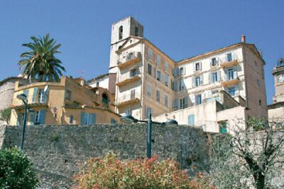 Flavors & Tastes of Provence , Shared & Guided 1/2 Day from Nice - The logistics: pickup, minibus ride, and group size