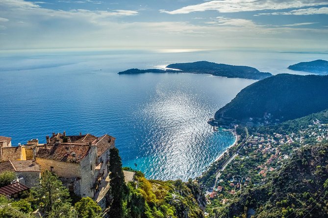 French Riviera in One Day from Nice shared tour - The guide vs driver dynamic: what changes in shared tours