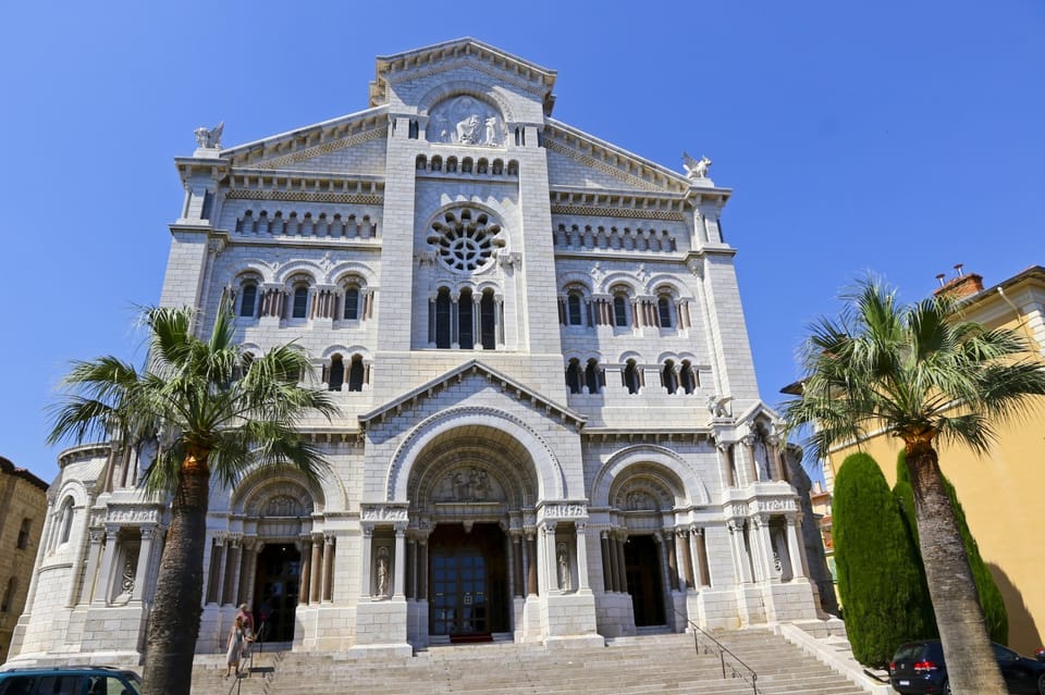 Half Day Trip from Nice to Monaco MC with Guided Walk - La Condamine market: eating the local side of Monaco