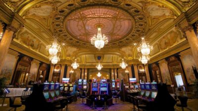Monaco and Monte carlo by night Private tour - Casino Square by night: Café de Paris and the Monte Carlo scene