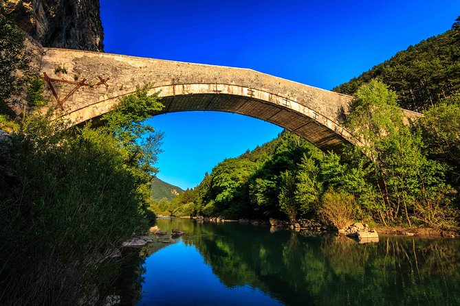 Nice: Gorges of Verdon and Fields of Lavender Tour - Lake Sainte-Croix: a clear-water break in the middle of canyon intensity