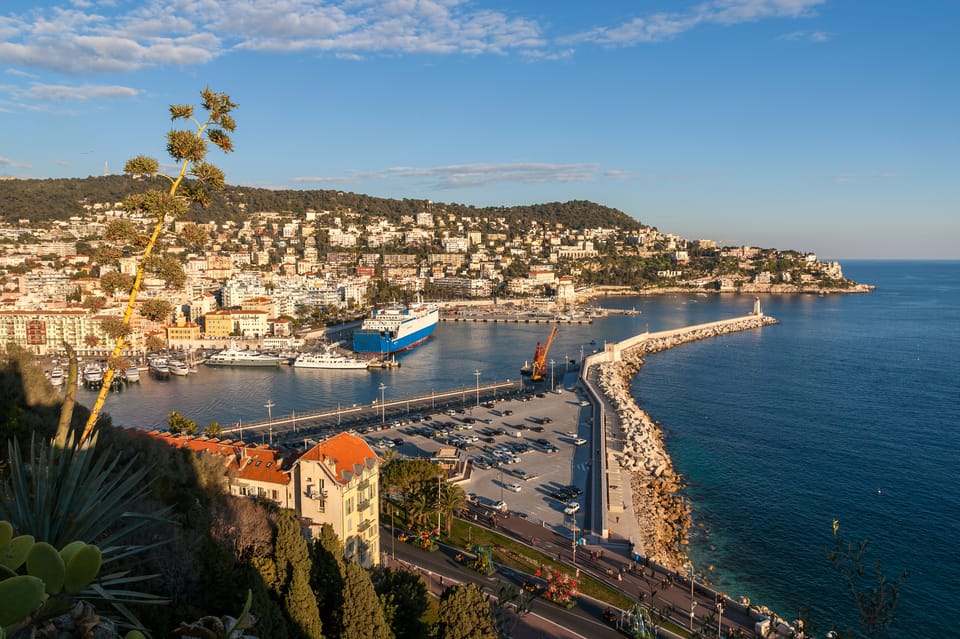 Nice: Old Town Treasures and Castle Hill Walking Tour - Entering through an old gate and spotting baroque treasures