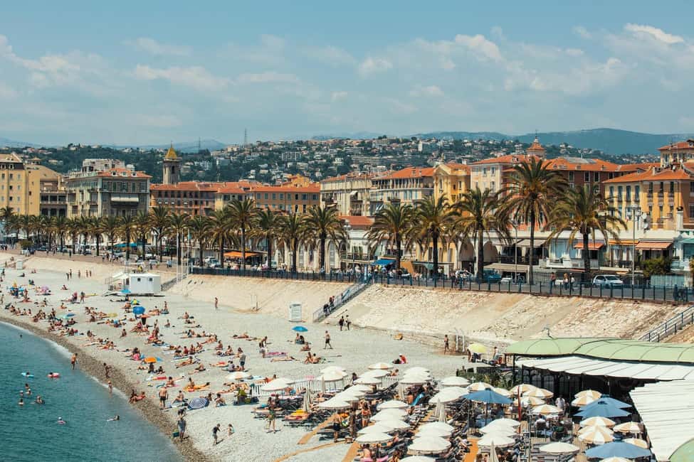 Nice: Photoshoot Experience - Outdoor South of France photos with a real pro