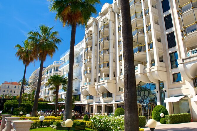 Private tour French Riviera Shopping & Lunch in St Paul de Vence - How the guide and private format change the experience