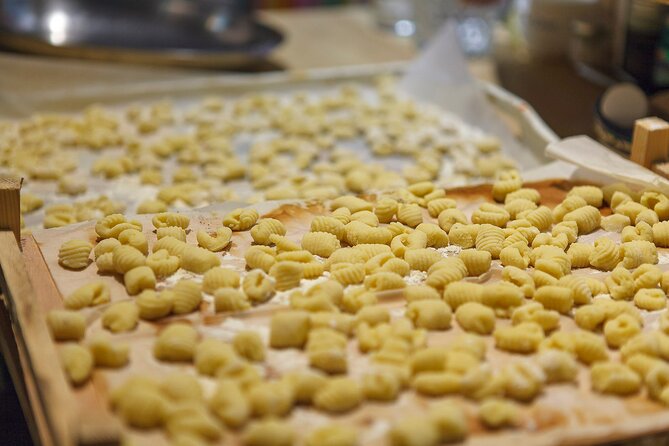 share a traditional meal with licauw - Aperitif, family anecdotes, and the hosts’ role