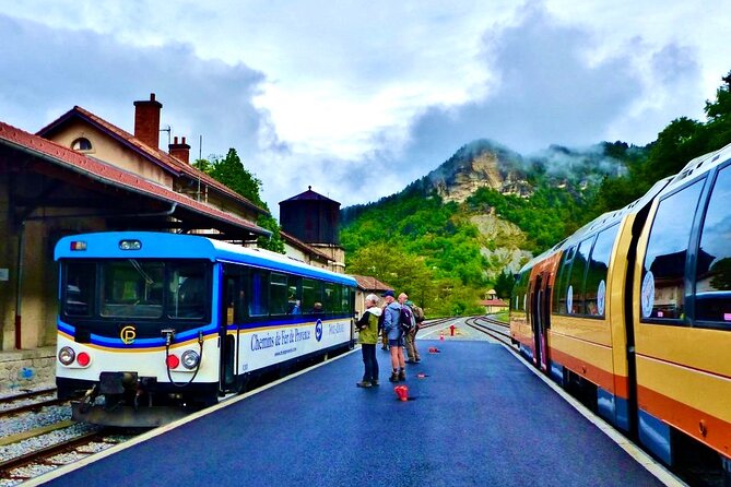 Tour with the Mountain Train, Trek to Mystic Forest and Castle - The practical part: your lunch and how the guide handles the timing