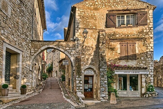 Villages Médiévaux,Grasse, Gourdon, Tourrettes sur Loup, St Paul - Tourrettes-sur-Loup: Violet Farms, Rampart Houses, and Creative Workshops