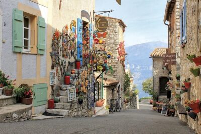 West Coast and Countryside shared & Guided tour from Nice - Price and what $189.85 covers on a 9-hour day